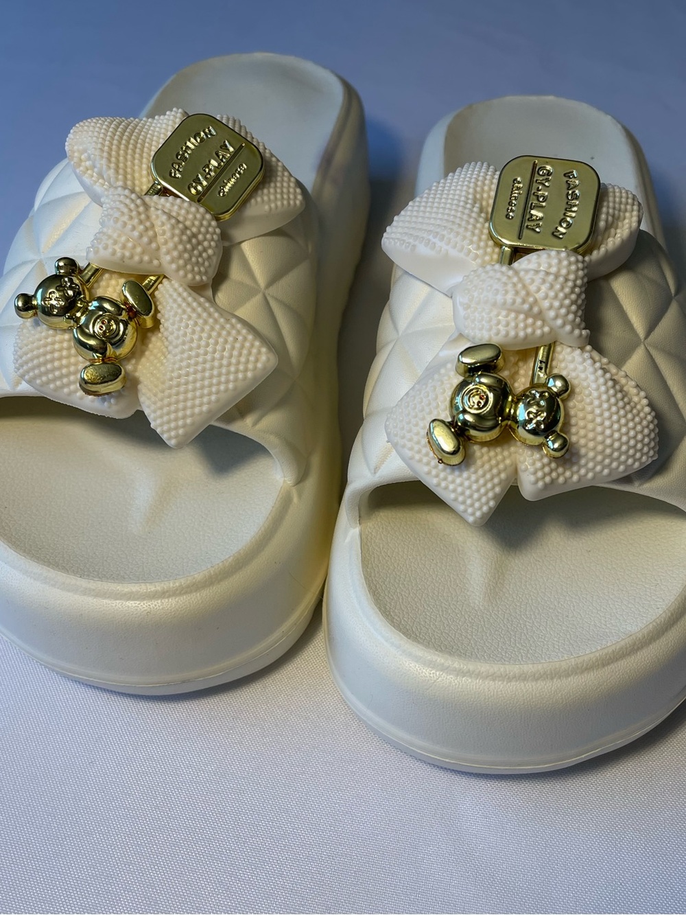 🔥 White Platform Slides with Bows & Gold Teddy Bear Charms Size 40–41
